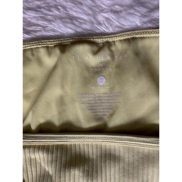 Bikini lot.. 4 bikini tops, 1 bottom and 1 bikini set SMALL - Picture 9 of 12